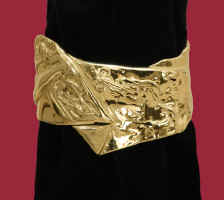Cleopatra textured gold cuff.jpg (177325 bytes)